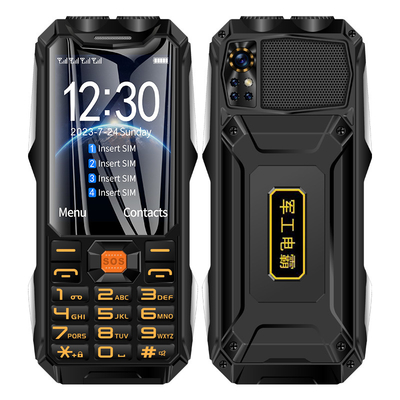 Bom preço. Q9 Botão Telefone Móvel 3.5 polegadas 4 Cartão SIM 4500mAh Bluetooth Lâmpada de mão FM Rádio 2G on-line