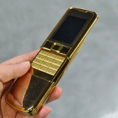 2G GSM Dual SIM Bluetooth Nouveau classique 8800 Slider Téléphone portable Écran de 2,4 pouces
