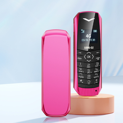 Un bon prix. Téléphone 2G convivial avec 29 options de langues étrangères et trois numéros SOS en ligne